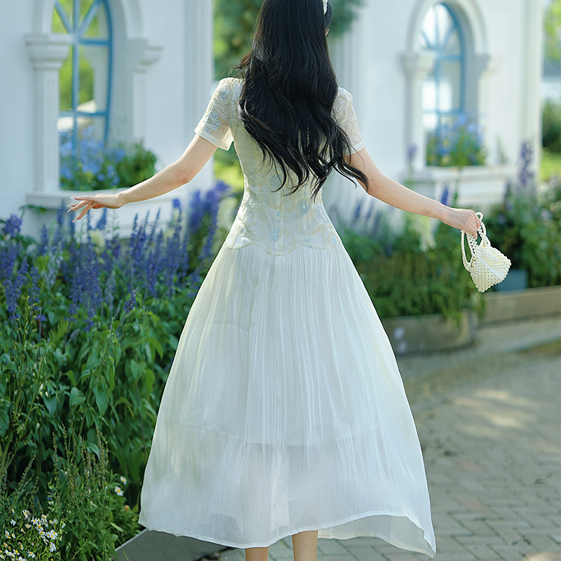 New Chinese Style Embroidered Qipao Dress for Young Women - Style 4b785e - Image 4